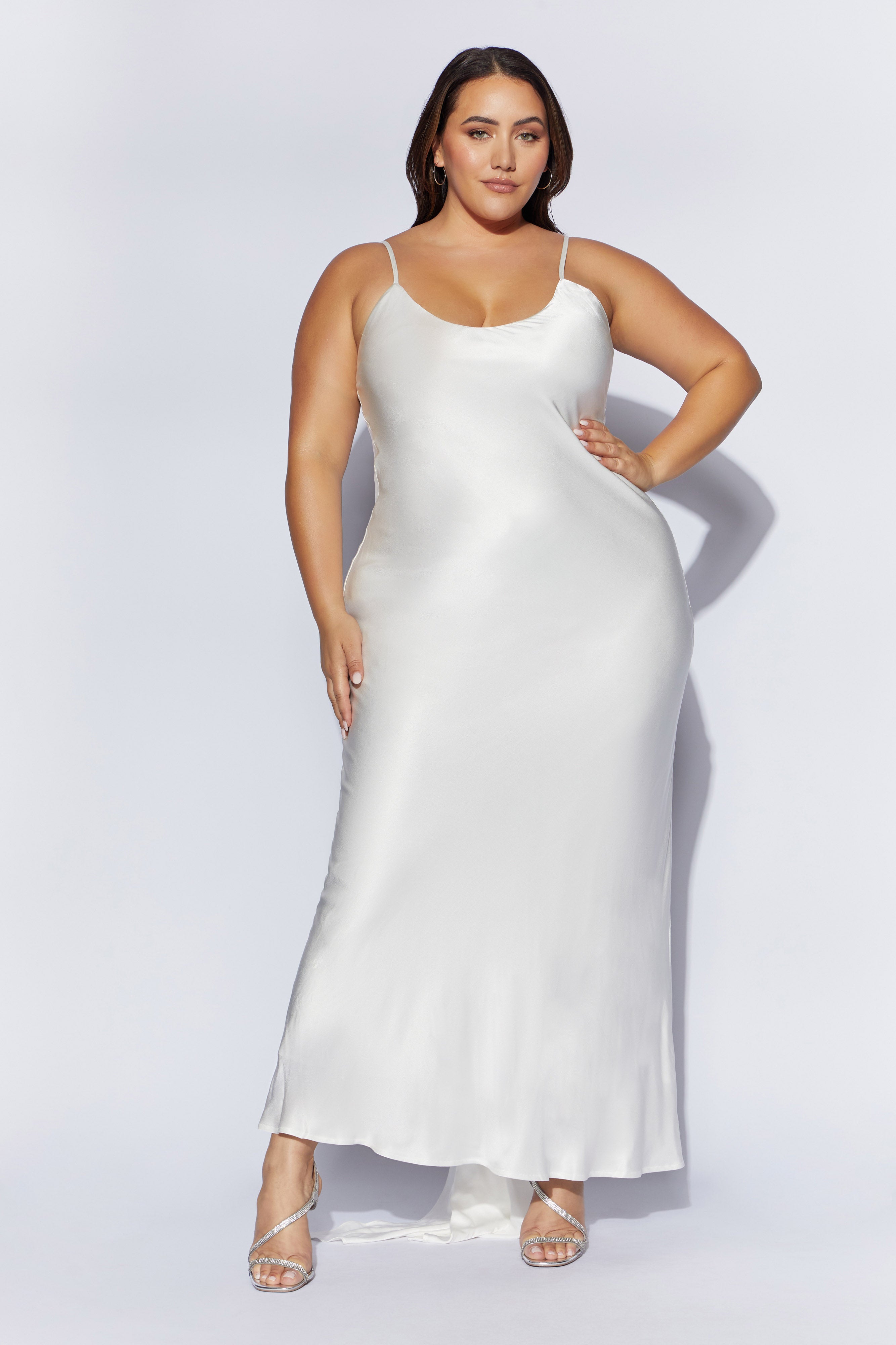 Kailey Low Back Maxi Dress With Bow Train - White