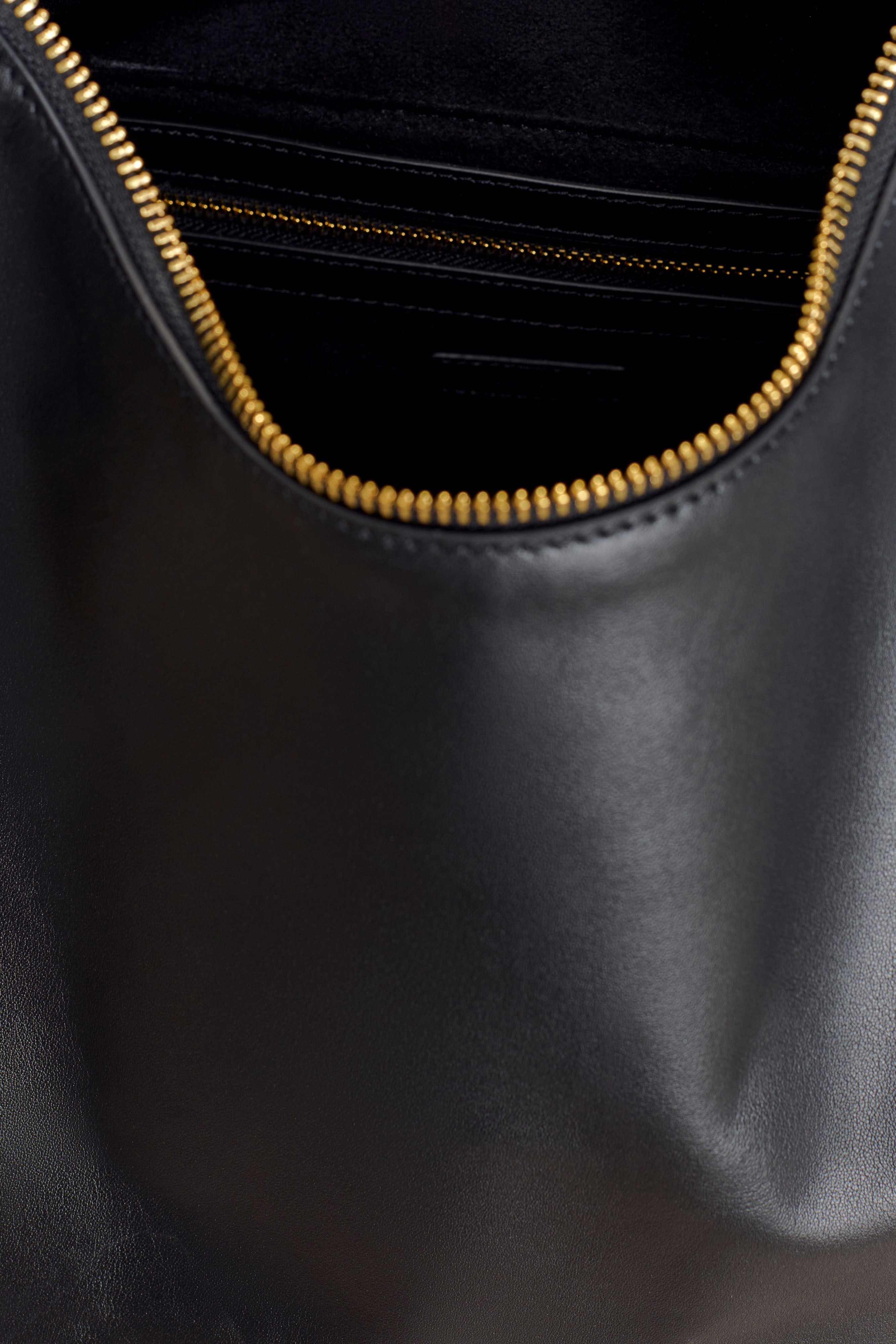 Bristol Croissant Leather Shoulder Bag - Black